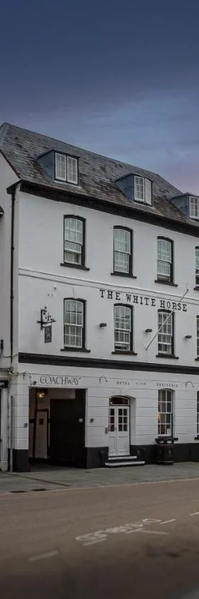 The White Horse Hotel, Romsey, Hampshire - The Coaching Inn Group，位于拉姆西的酒店