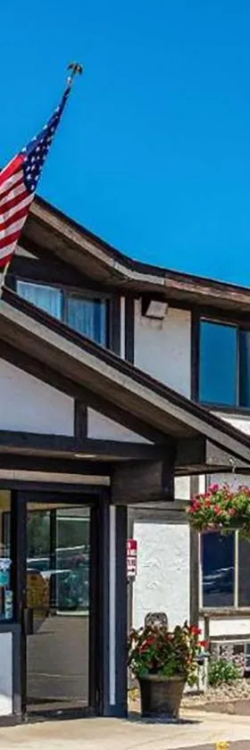 Magnuson Hotel Ironwood，位于艾恩伍德的酒店