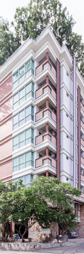 Latin Garden Hotel，位于曼谷的酒店