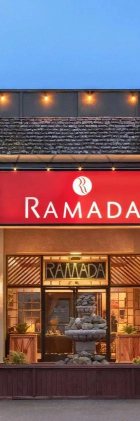 华美达阿克塔酒店，位于阿克塔的酒店