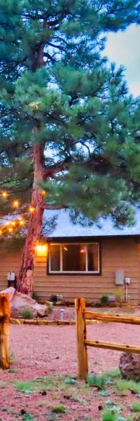 Pine Ridge - Memories are made here!，位于Florissant的酒店
