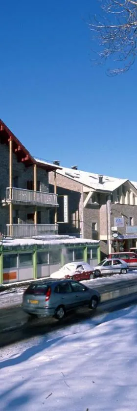 Hotel et Résidence Le Clos Cerdan，位于蒙卢伊的酒店