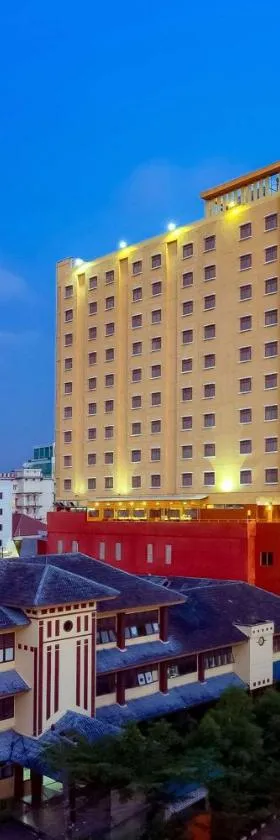 马卡萨海滩贝斯特韦斯特高级酒店，位于马卡萨的酒店