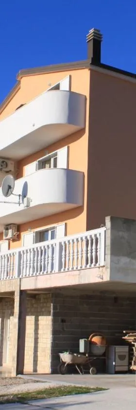 Apartments with a parking space Seget Vranjica, Trogir - 8507，位于希杰弗朗吉卡的酒店
