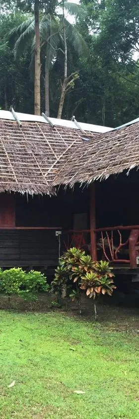 Paradise Lost Bungalows，位于克雷登岛的酒店