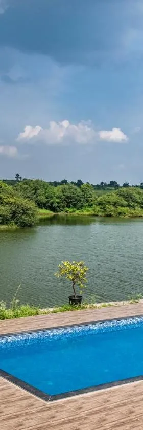 SaffronStays Rose Vineyard by the Lake, Nashik，位于纳西克的酒店