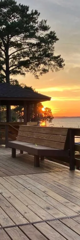 Gilbert Lakefront Retreat with Private Dock!，位于Hollywood Point的酒店