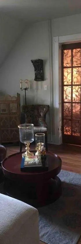 Redefined Alchemy - Bright, eclectic, pretty Apt 3E，位于Little Falls的酒店