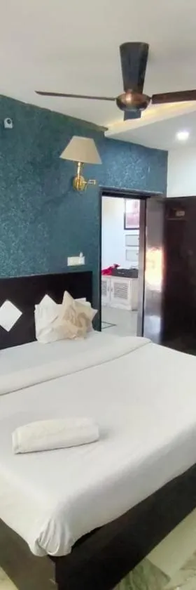 Hotel Laxman Resort by The Golden Taj Group &Hotels，位于阿格拉的酒店