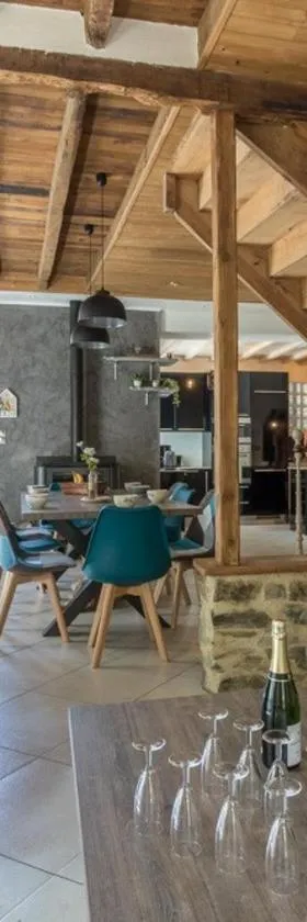 gite cosy et moderne au coeur des pyrénées，位于Chaum的酒店