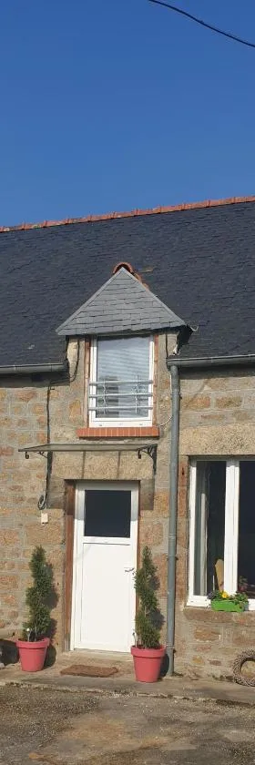 Wildberry cottage，位于Orgères-la-Roche的酒店