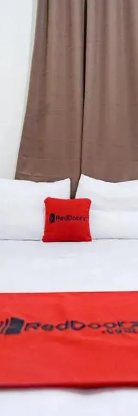 RedDoorz near Ekowisata Mangrove Belawan Medan，位于Belawan的酒店