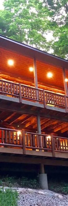 Hygge Up North Cabin，位于特拉弗斯城的酒店