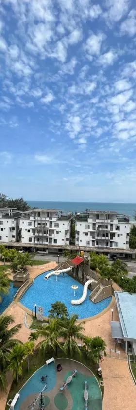 Swiss Garden Residence Pool Sea view Beach Resort LUXURY apartment & FaMiLy SUITE，位于关丹的酒店