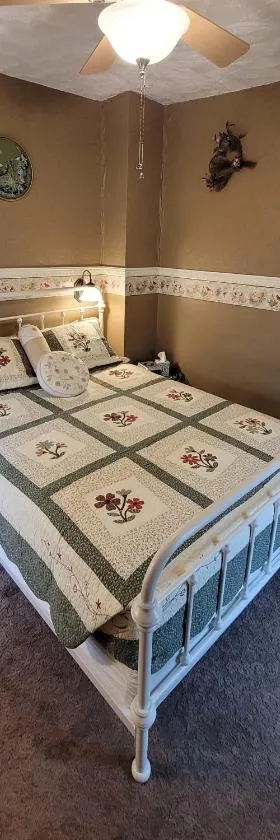 Prairie House Manor Bed and Breakfast，位于De Smet的酒店