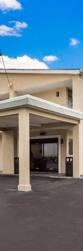 Quality Inn，位于加斯托尼亚的酒店