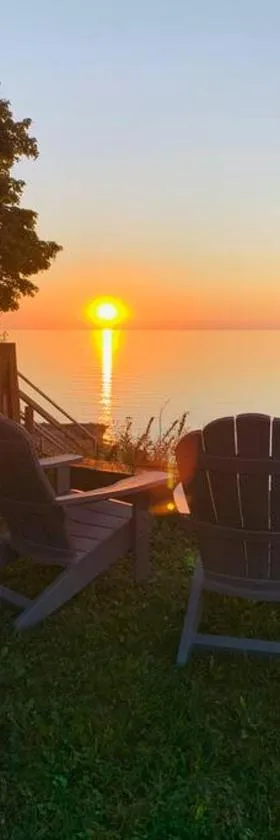 Lakefront Cottage w/ Private Beach- Niagara，位于Ransomville的酒店
