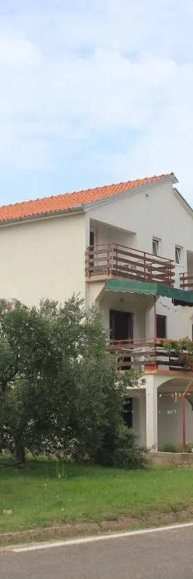 Apartments with a parking space Kraj, Pasman - 8502，位于特孔的酒店