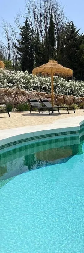 Cortijo Rancho Verde，位于科尔梅纳尔的酒店