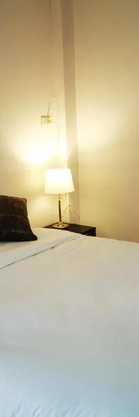 ชมจันทร์รีสอร์ท ไชยา Chomjan resort，位于Ban Do的酒店