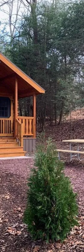 Lakewood Park Campground - Luxury Cabin，位于Barnesville的酒店