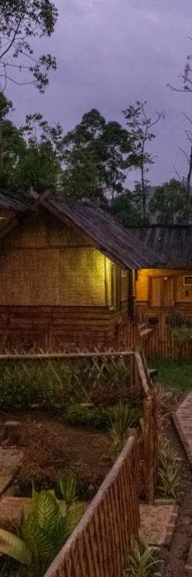 Kampung Bareto Cottage And Resto，位于Cisurupan的酒店