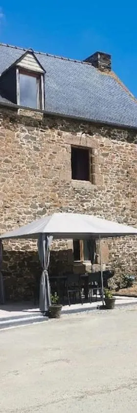 Gîte équestre dans centre équestre vers saint malo，位于Plerguer的酒店