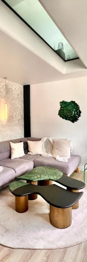 Duplex Design - in the heart of Fontainebleau's forest - Climber's dream - Few min walk from the most emblematic climbing spots of Fontainebleau - TroisPignons - Overlooking the park of a castle - Ideal Digital Nomad, business trip，位于Noisy-sur-École的酒店