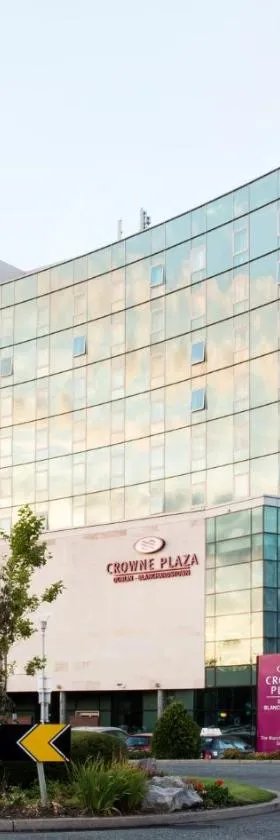 都柏林皇冠假日酒店布兰查，位于布兰察斯镇的酒店