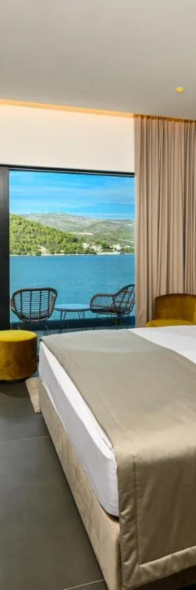 Marinus Beach Hotel，位于玛里纳的酒店