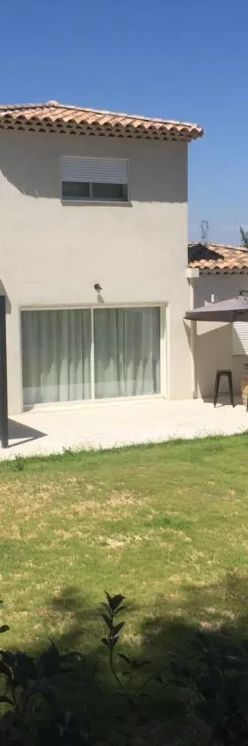 Chambre d hôtes Cabries Calas 5 min gare TGV Aix Pôle d activités d Aix en Provence et Arena，位于卡布列斯的酒店
