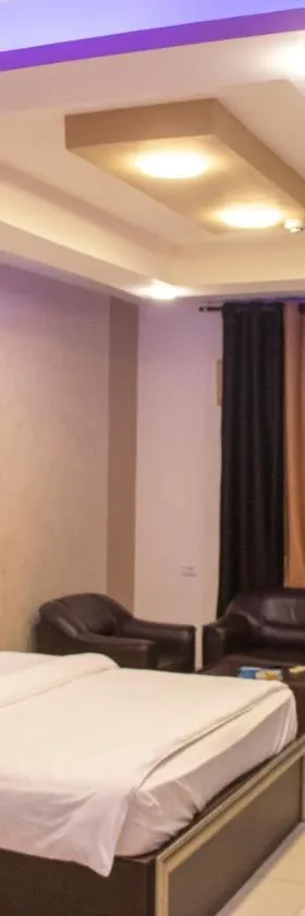 萨拉皇冠酒店 ，位于伊尔比德的酒店