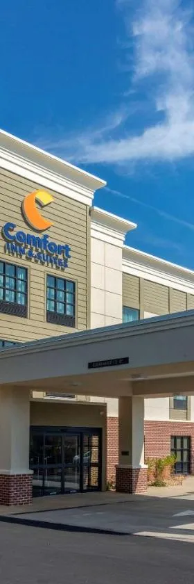 Comfort Inn & Suites，位于夏洛茨维尔的酒店
