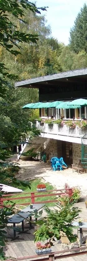 杜蒙托木屋旅馆，位于Dun-les-Places的酒店