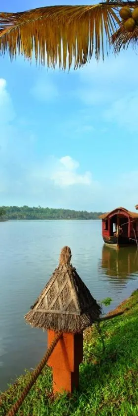 Fragrant Nature Backwater Resort & Ayurveda Spa Kollam，位于奎隆的酒店