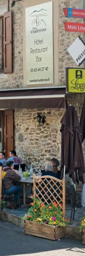 Logis Hôtel-restaurant Les Coudercous，位于圣谢利多布拉克的酒店