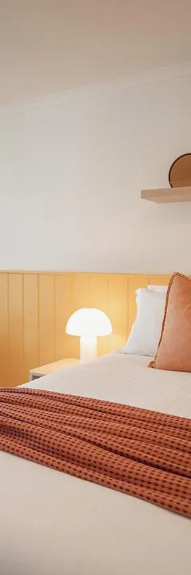 Sunnymead Hotel，位于爱丽丝湾的酒店