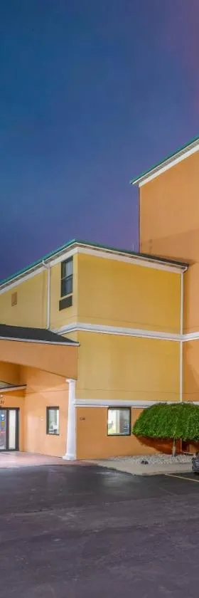 Comfort Inn & Suites Cincinnati Eastgate，位于Eastgate的酒店