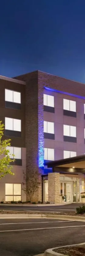 Holiday Inn Express & Suites Salisbury by IHG，位于索尔兹伯里的酒店
