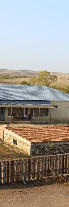 Farmer's house in Vashlovani / ფერმერის სახლი ვაშლოვანში，位于Dedoplis Tskaro的酒店