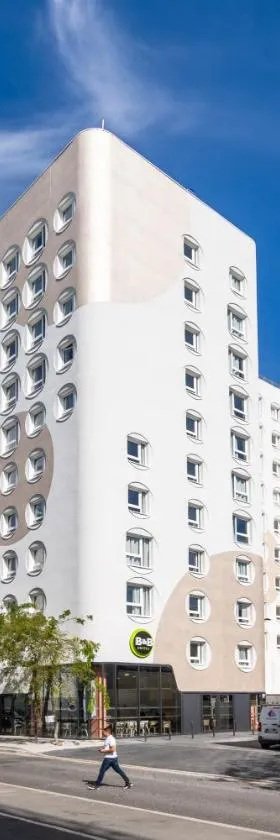 B&B HOTEL Paris Ivry Quai de Seine，位于塞纳河畔伊夫里的酒店