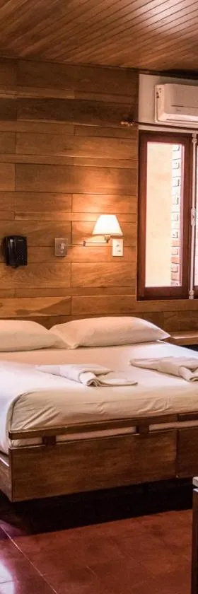 Hotel Cuatro Pinos，位于奥韦拉的酒店