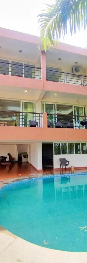 Luxury 3BHK Villa with Private Swimming Pool near Candolim，位于莫尔穆冈的酒店