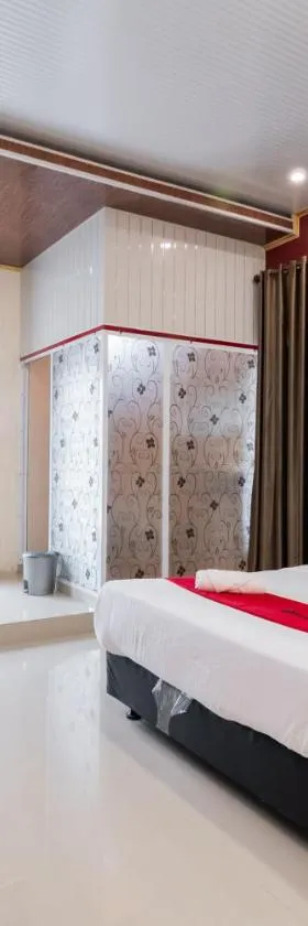 RedDoorz Syariah near Minangkabau International Aiport，位于Duku的酒店