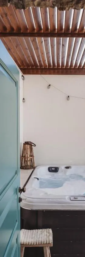Andama Luxury Suites，位于帕诺雷弗卡拉的酒店