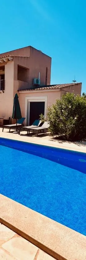 CASA Luz Solar - schöne Finca in Strandnähe, Privatpool, Klimaanlage, Wifi，位于卡拉桑塔尼的酒店