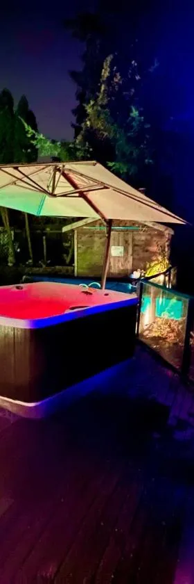 Resort style home living，位于三角洲的酒店