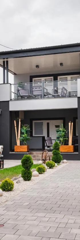 Reborn Lux Apartments，位于豪伊杜索博斯洛的酒店
