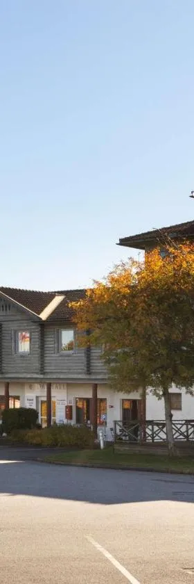 Dalhall Hotell，位于奥莫尔的酒店