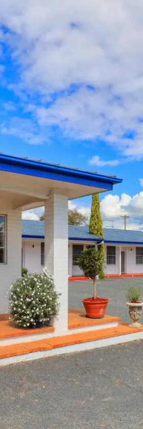 Colonial Motel & Apartments，位于扬的酒店